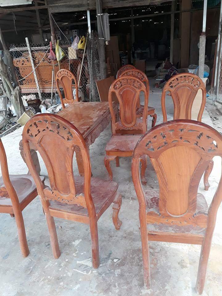 Bàn ghế gỗ cũ phòng khách