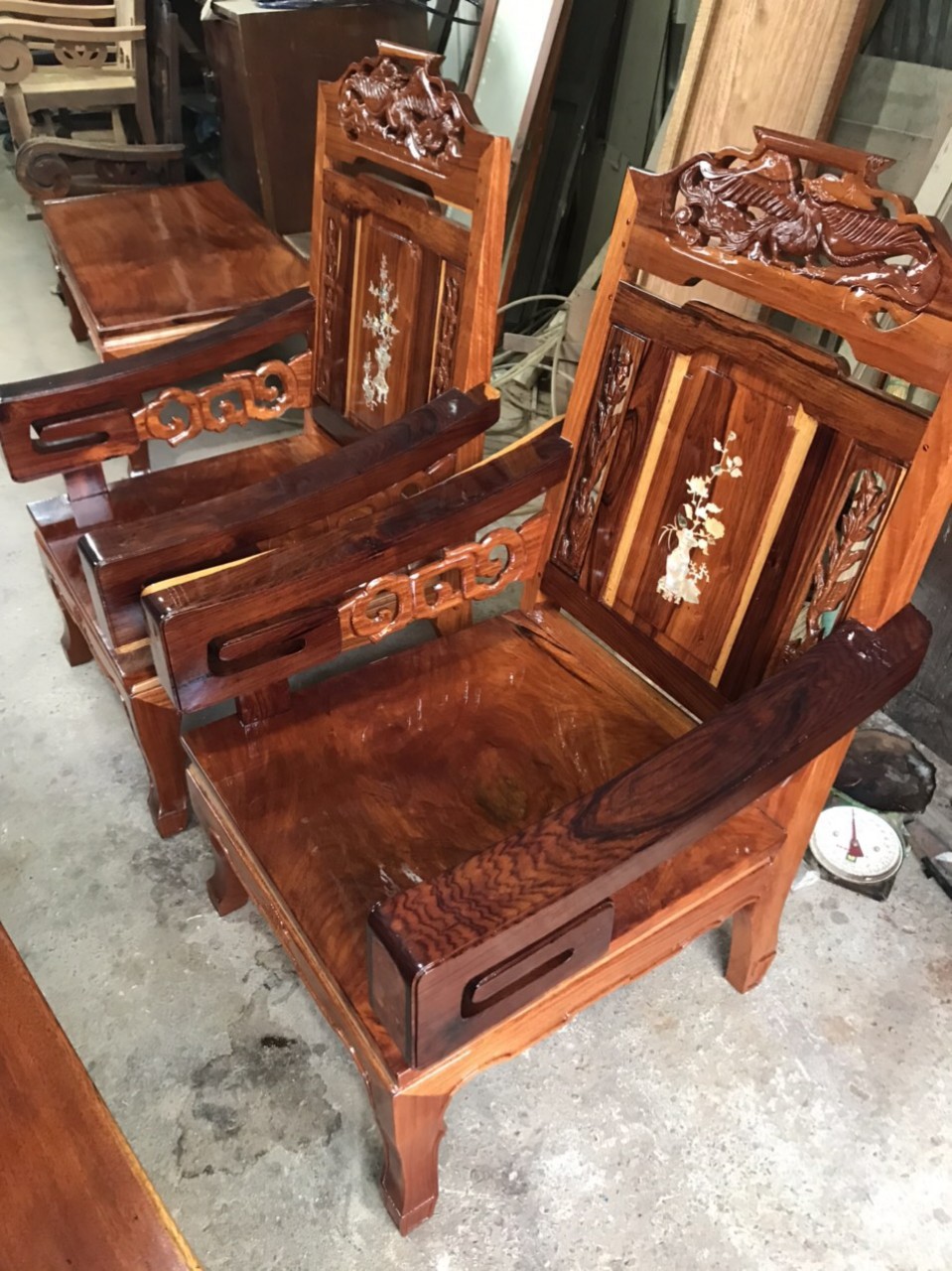 Bàn ghế gỗ cũ phòng khách 1