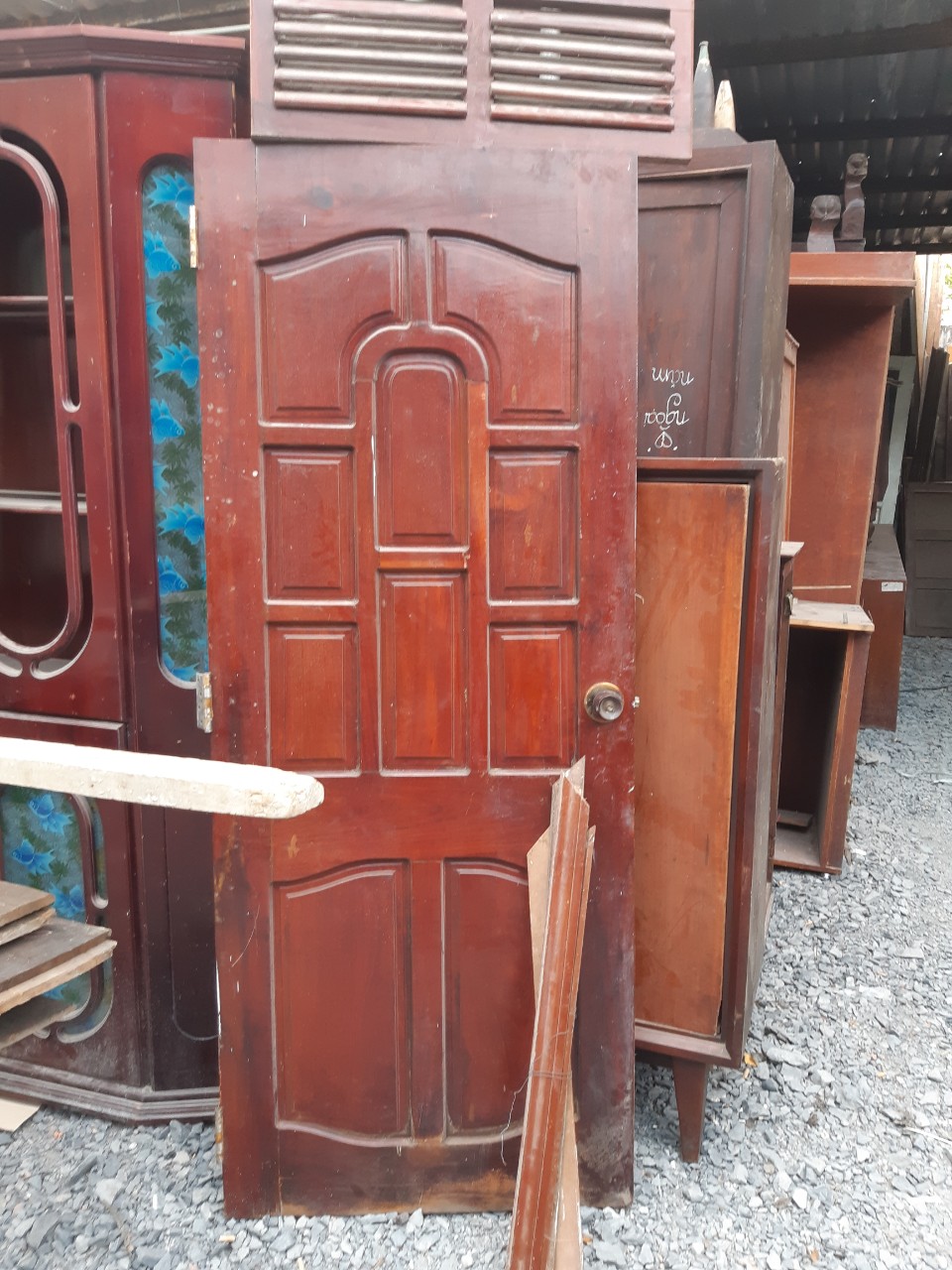Mua cửa gỗ cũ