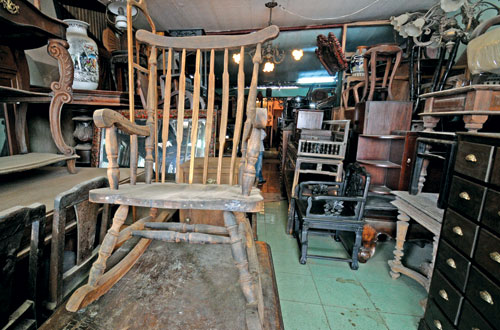Thu mua ghế gỗ cũ xưa TPHCM